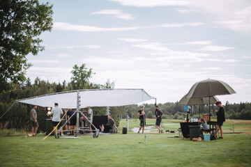 停车场必须放限速5的标准吗