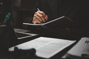 汽车后座的安全带怎么使用？