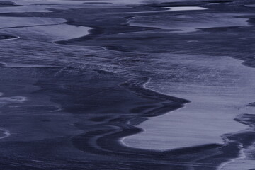 直行单行路标志什么样